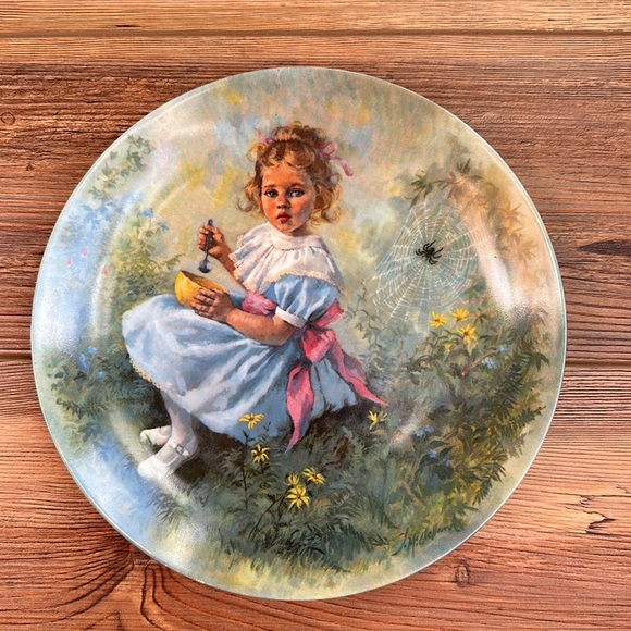 💖Vintage 1981 McClelland “Little Miss Muffet” hand painted plate - Picture 2 of 3